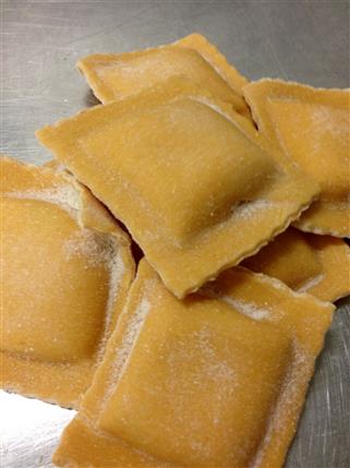 Sweet paprika shell with roasted capsicum and fennel ravioli pasta